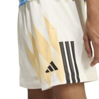 adidas House Of Tiro X Common Goal Pikee Shorts Herren - off white/black/semi ice tangerine